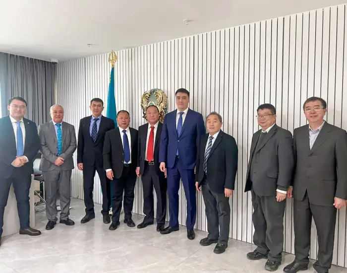 Вице-министр Иран Шархан провёл приём граждан, обсуждая лицензирование в недропользовании и инвестиции {city2}