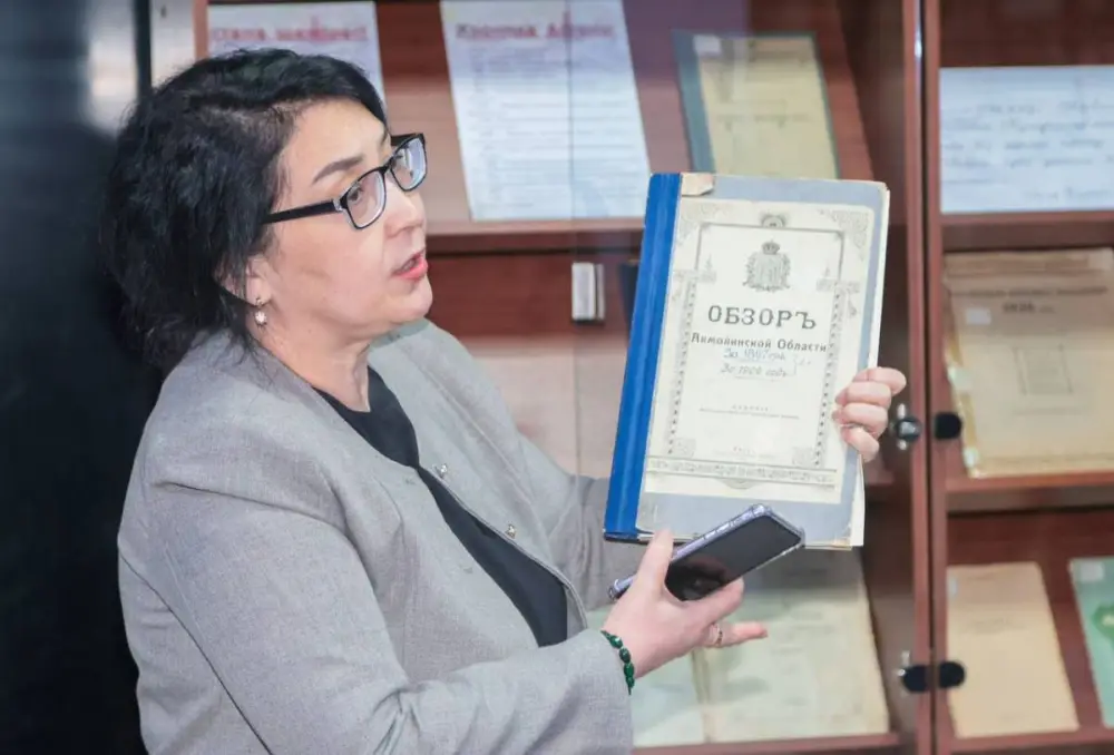 Молодые сотрудники МВД посетили библиотеку в Астане в честь Национального дня книги {city2}