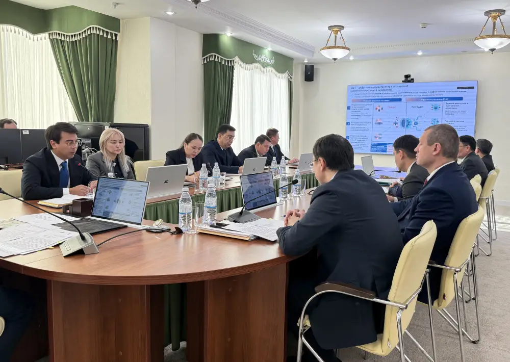 Минтруд обсудил цифровую трансформацию в социально-трудовой сфере и изменения в законодательстве {city2}