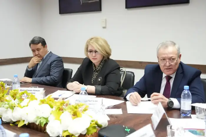 Круглый стол в Астане: обсуждение подготовки кадров для автодорожной отрасли {city2}