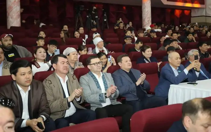«Золотые струны Мангистау: поэты взлетают на крыльях национального искусства» {city2}