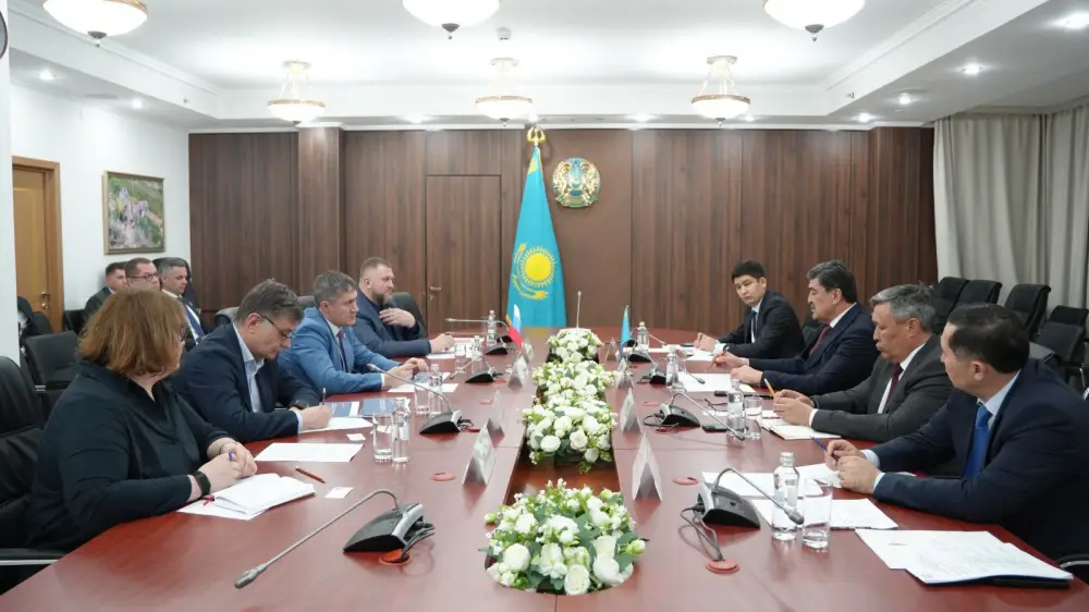 Встреча министра экологии РК с губернатором Пермского края {city2}