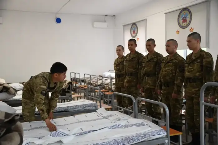 В Туркестанскую область прибыли призывники из регионов (4)