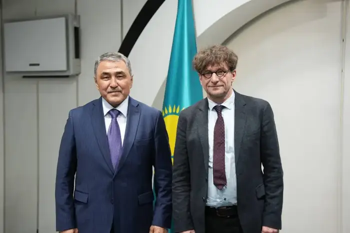 Образовательные программы по водосбережению и проект по борьбе с засолением почв обсудил министр водных ресурсов и ирригации с участниками Регионального экологического саммита (7)