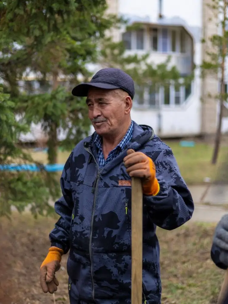 Аким ВКО Нурымбет Сактаганов поздравил работников ЖКХ с профессиональным праздником в Казахстане {city2}