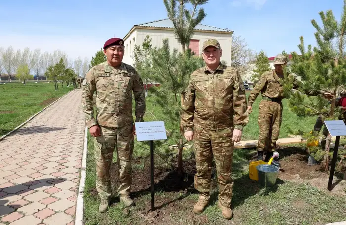 Министр обороны и военнослужащие поддержали экологическую акцию «Таза Қазақстан» (7)