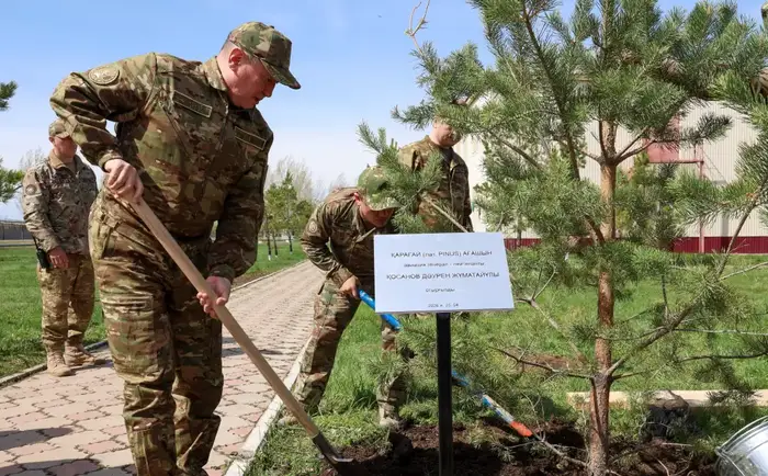 Министр обороны и военнослужащие поддержали экологическую акцию «Таза Қазақстан» (3)