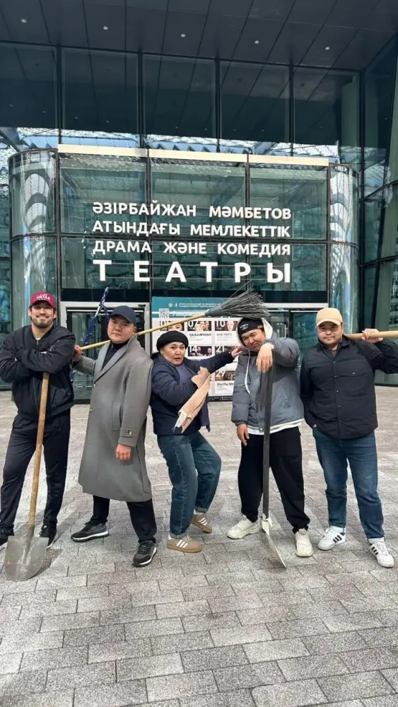 Театралы Астаны поддержали акцию «Таза Қазақстан» {city2}