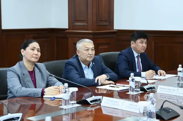 Туризмнің өркендеу жолында: Инфрақұрылымның жаңғыруы мен табиғаттың қайта жаңартылуы {city2}