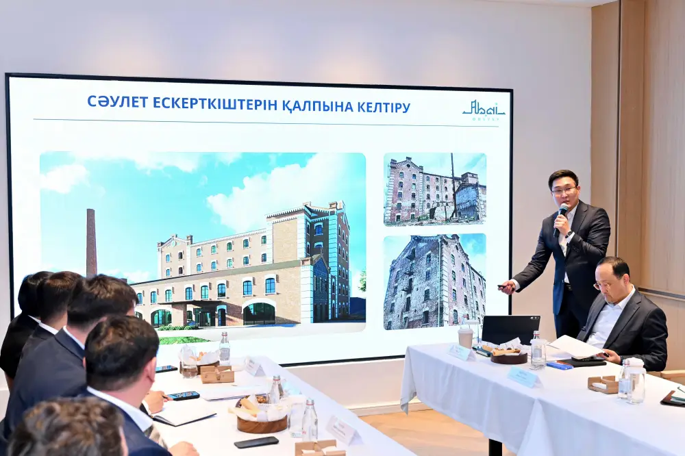 Семей: Аким обсудил жильё с инвесторами {city2}