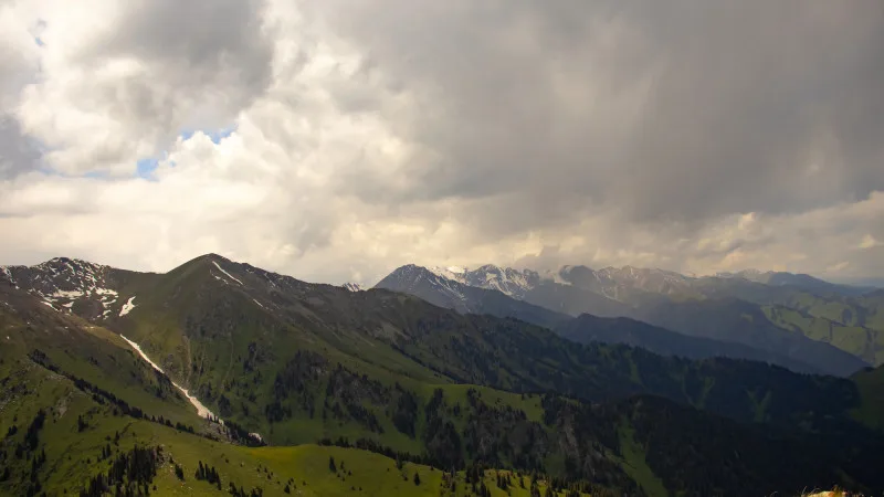 Синоптики Казгидромета прогнозируют потепление в Астане и дожди в Алматы на выходные 18-20 апреля. {city2}