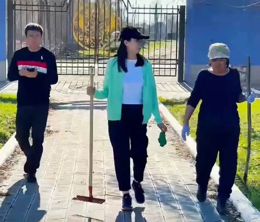 Субботник в районе Улкен Нарын более 4000 участников уборка и высадка деревьев {city2}