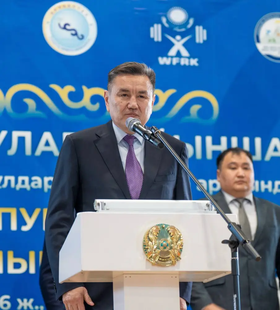 Аким ВКО отметил важность чемпионата РК по тяжёлой атлетике для молодёжного спорта {city2}