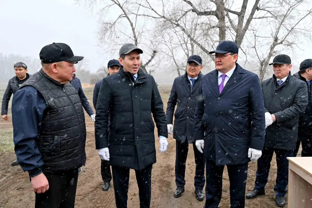 Посадка деревьев в Семее: вклад фонда «Самрук-Казына» в экологическую устойчивость региона {city2}
