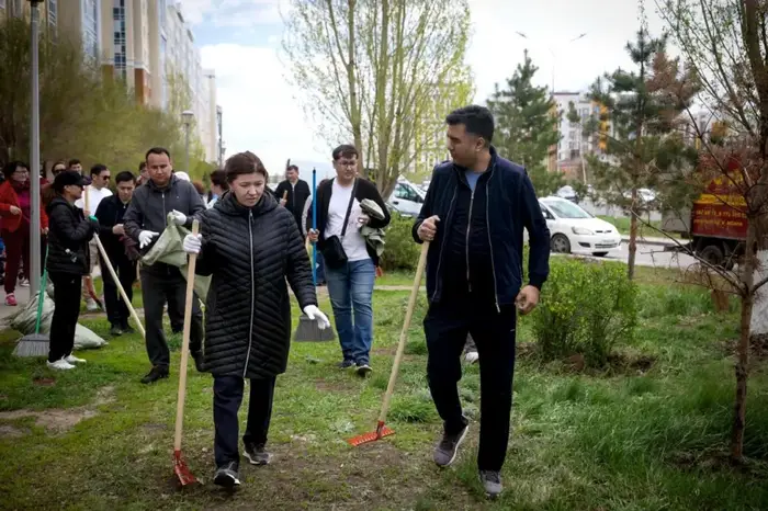 Коллектив Министерства просвещения принял активное участие в экологической акции «Таза Қазақстан» (6)