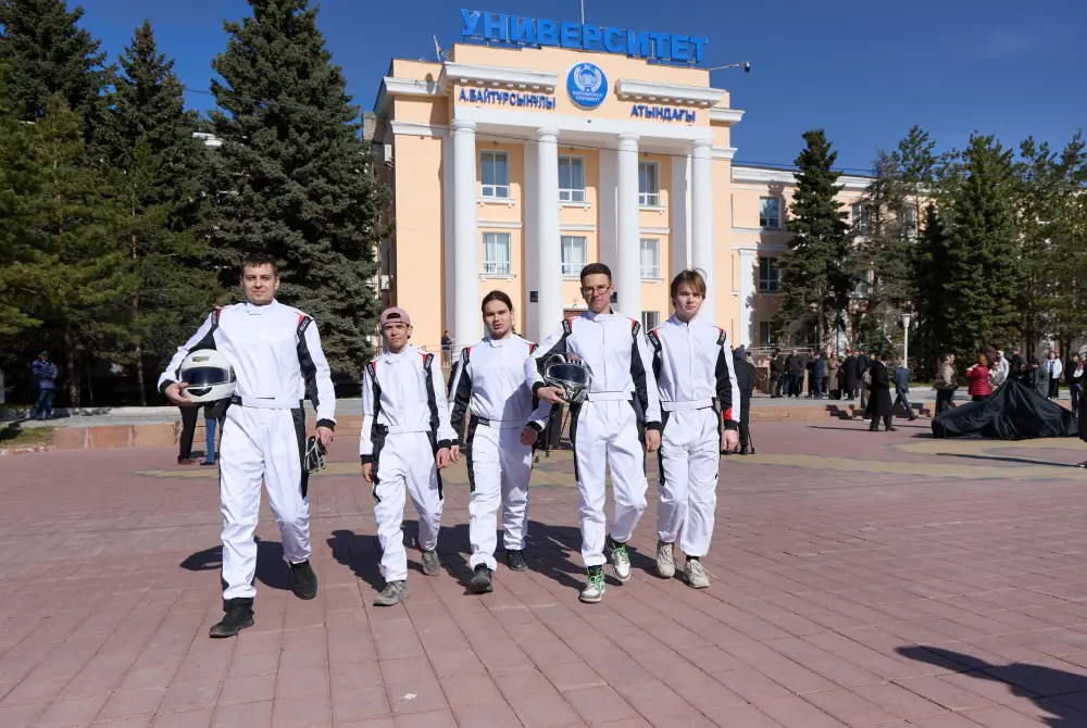Гоночный болид студентов Костанайского регионального университета для международного соревнования Формула-студент {city2}