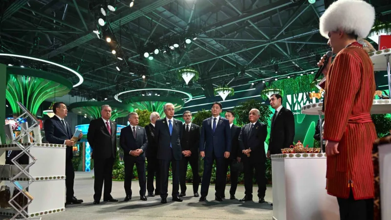 Зеленые технологии: главы государств на выставке в Астане {city2}