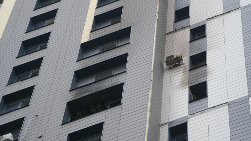 Мать, потерявшая троих детей в пожаре в ЖК 'Коркем-3', остаётся в реанимации: пресс-служба управления сообщает о её состоянии {city2}