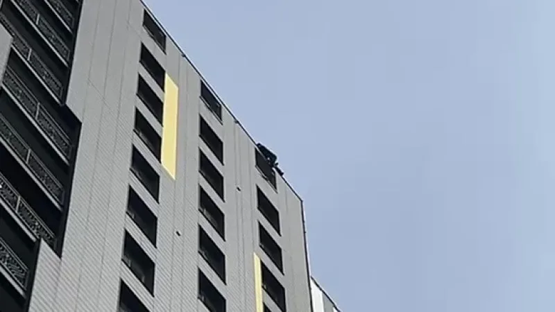 Трагедия в ЖК 'Коркем-3': мужчина на крыше после пожара с жертвами {city2}