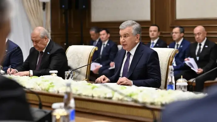 Президент Узбекистана Шавкат Мирзиёев выразил интерес к статье президента Казахстана Касым-Жомарта Токаева, опубликованной в журнале The National Interest. Он отметил, что встреча в Бухаре имеет важное значение для расширения многогранных связей между дву {city2}