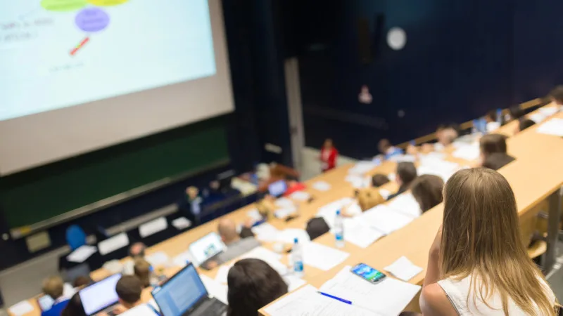 Министр науки Казахстана предупреждает: отсутствие навыков работы с ИИ у преподавателей угрожает качеству образования {city2}