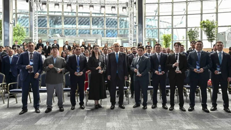 Президент Касым-Жомарт Токаев отметил достижения молодых талантов в области ИИ на церемонии награждения победителей конкурсов Alem.ai battle и AI Governance Cup {city2}