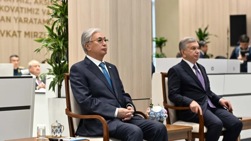 Сотрудничество Казахстана и Узбекистана: президенты посетили Ситуационный центр в Бухаре {city2}