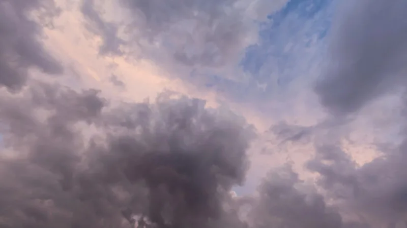 Казахстан под угрозой неблагоприятных метеоусловий: предупреждение от Синоптиков и Казгидромета {city2}