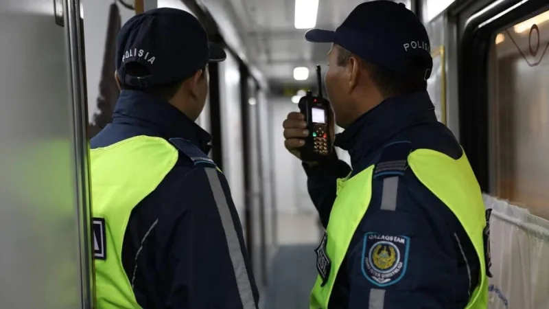 23 апреля в Казахстане: 'Пенсионные сети рвутся, законы меняются, а полицейские попадают в ловушку' - дайджест главных событий дня от Tengrinews.kz. В центре внимания: снятие пенсионных ограничений, новый закон, который может изменить правила игры, и заде {city2}