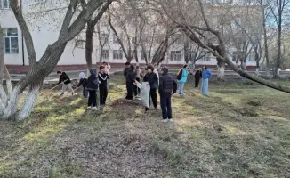 Горожане активно участвуют в акции по уборке в рамках экологического месячника "Таза Қазақстан" в Астане