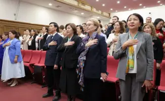 Книги, награды и музыка: Астана отмечает праздник!