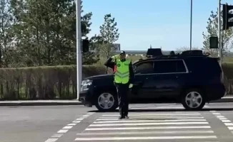 Астанчанин стал звездой интернета: полицейский попросил его снять видео во время службы