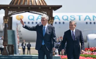 Танец дружбы: Токаев и Узбекистан встречают друг друга под звуки цветов и песен