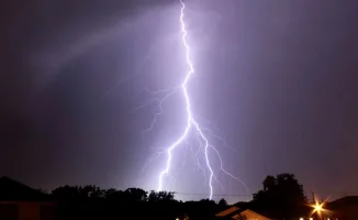 Гроза, град и ветер: Казахстан готовится к шторму!