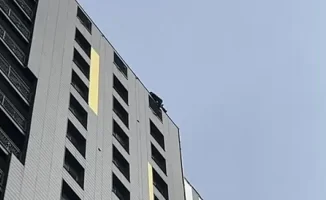 Трагедия в ЖК 'Коркем-3': мужчина на крыше после пожара с жертвами