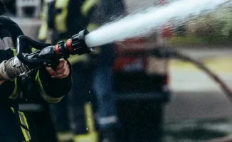 Пожар в пятиэтажке в районе Сарайшык Астаны: пожарные работают в усиленном режиме