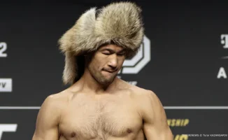 Непобежденный казахстанский боец Шавкат Рахмонов делится видео с процедур лечения травмы