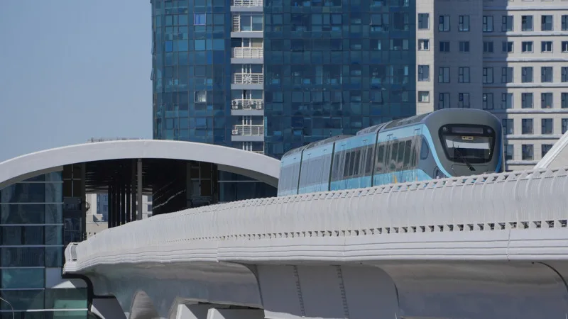 Астана запускает именные транспортные карты для школьников на LRT {city2}