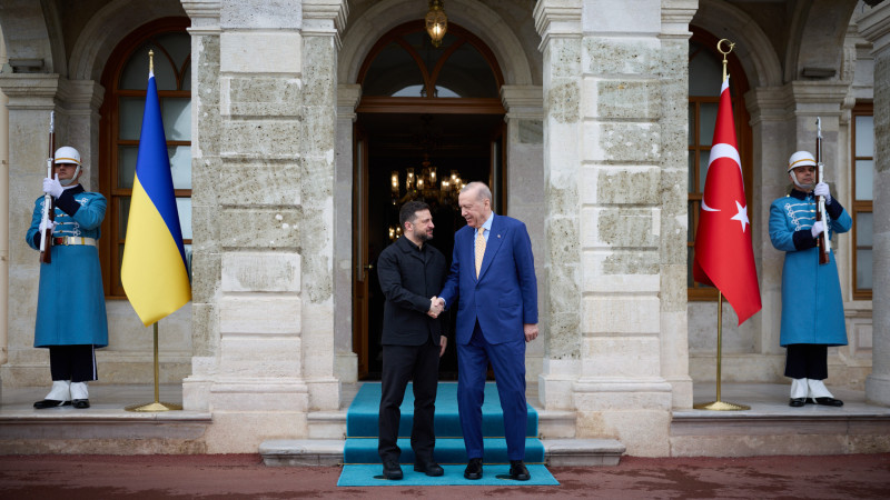 Зеленский и Эрдоган достигли новых договорённостей на встрече в Стамбуле {city2}