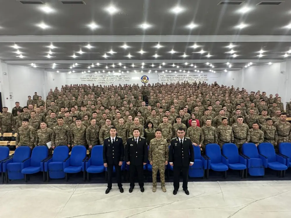 Более 800 столичных гвардейцев прошли обучение по финансовой безопасности (6)