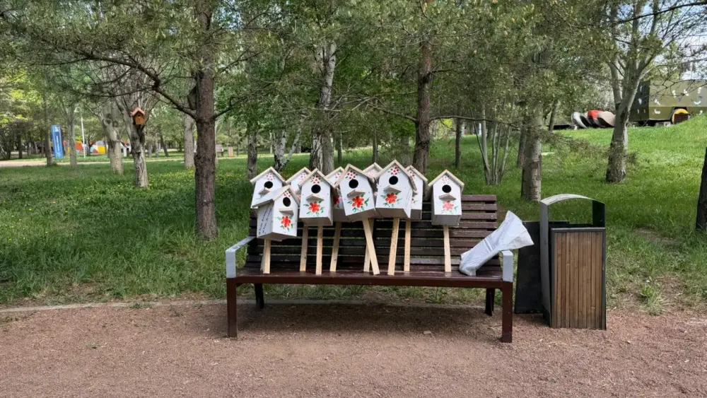 «Таза Қазақстан»: в парке «Жетысу» установили скворечники для птиц (5)