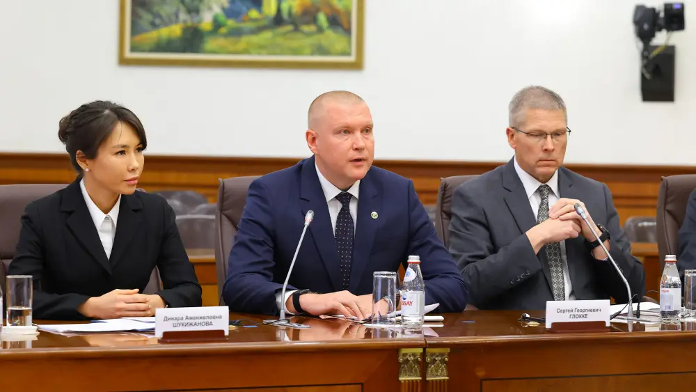 Олжас Бектенов провел встречу с мировыми производителями сельхозтехники: подписаны новые соглашения о локализации производств в Казахстане (5)