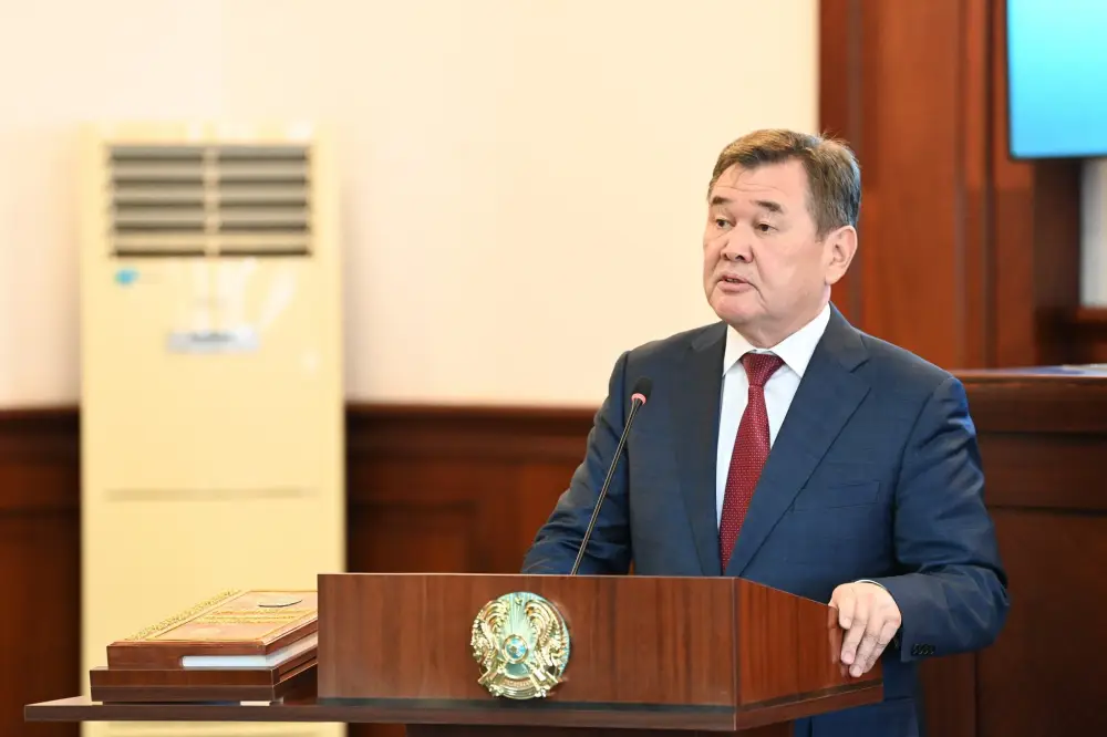 Благодарность Нурлыбеку Налибаеву от Олжаса Бектенова на встрече с активом области {city2}