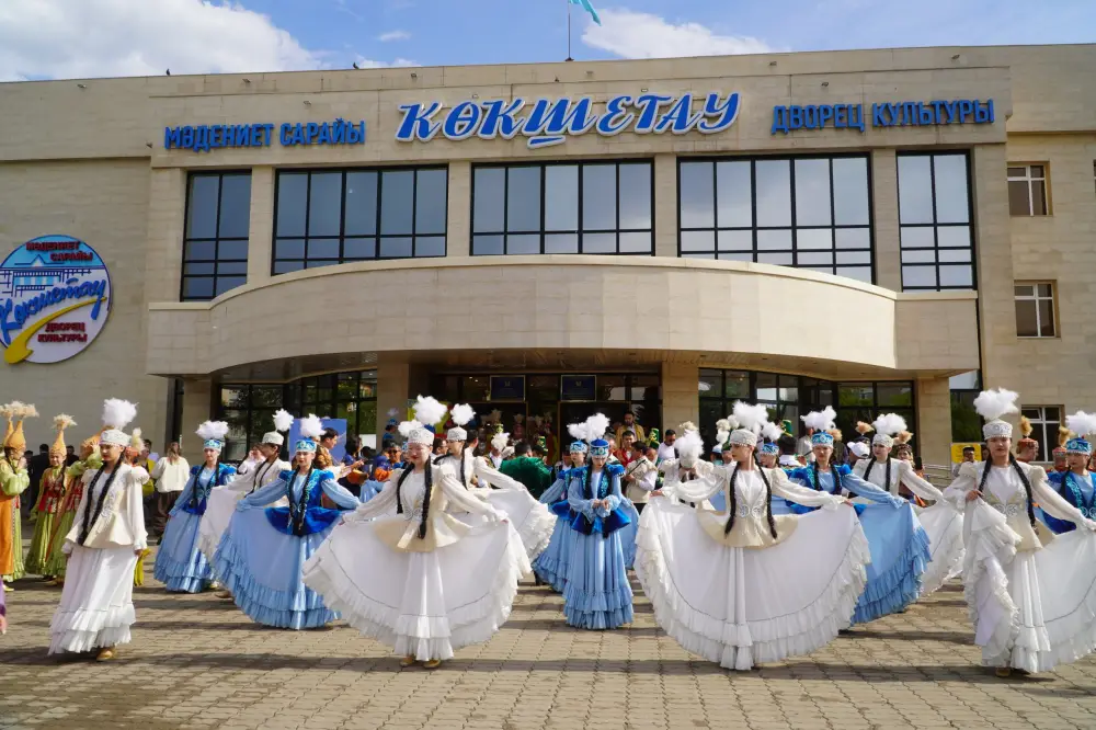 В Акмолинской области чествуют работников культуры и искусства на церемонии в Дворце культуры "Кокшетау" {city2}