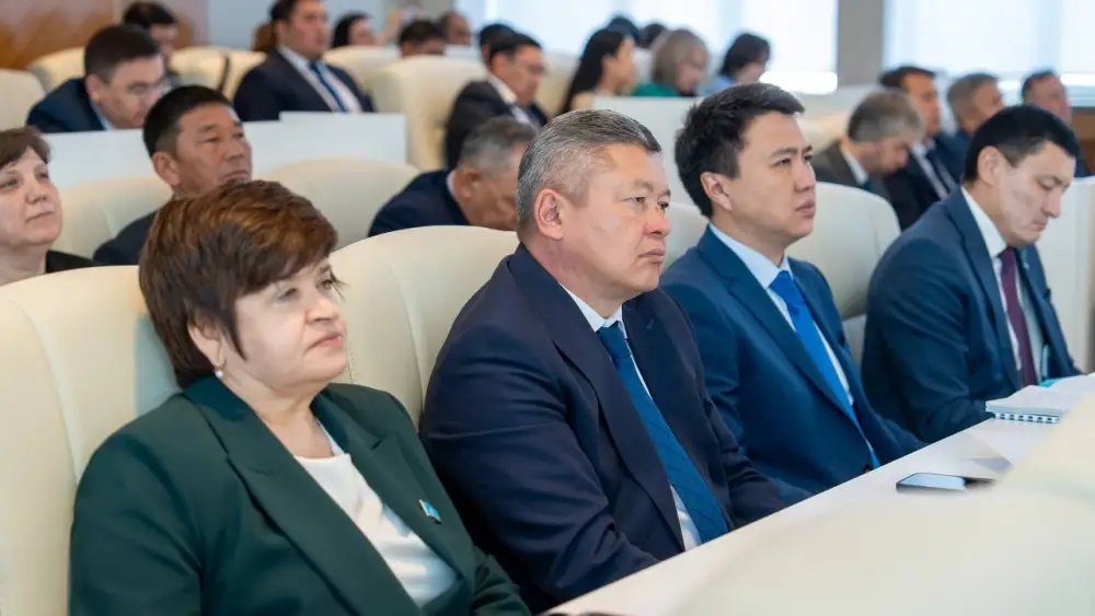 В ВКО на XXVIII сессии маслихата отметили положительную динамику развития региона (4)