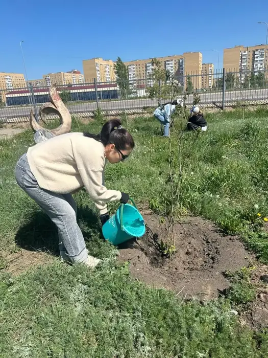 Город в цвету: более 100 тысяч жителей Астаны озеленили «Таза Қазақстан» {city2}