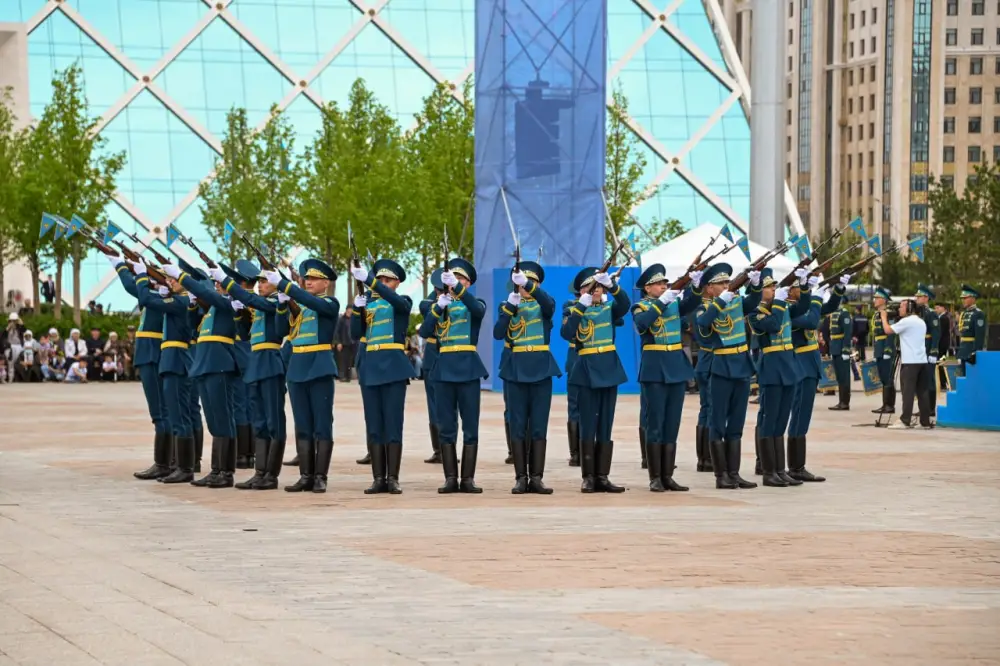 В Астане прошел праздничный плац-концерт ко Дню защитника Отечества (8)