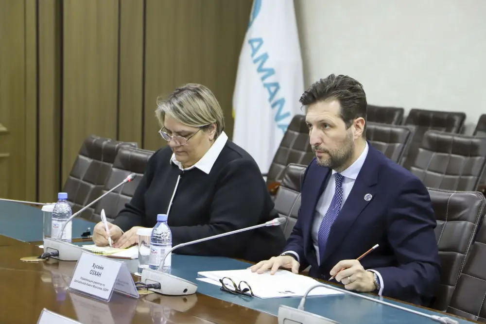 Министр финансов РК Мади Такиев провел встречу с Управляющим директором по Центральной Азии и Монголии Европейского банка реконструкции развития (ЕБРР) Хусейн Озханом. (2)