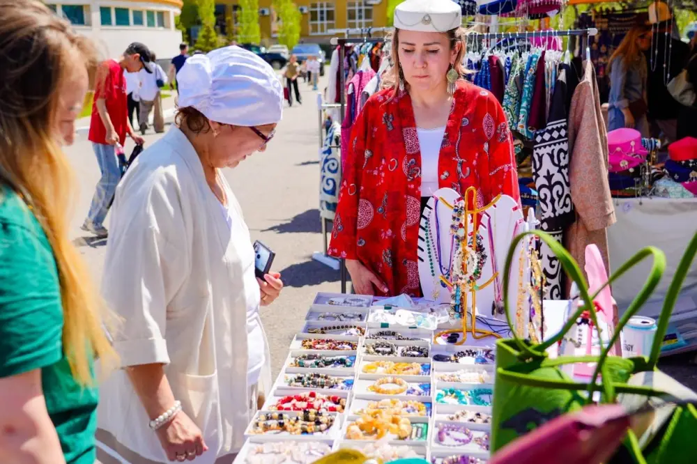 Международный фестиваль культурного наследия и кухни проходит в Астане в День единства народа Казахстана {city2}