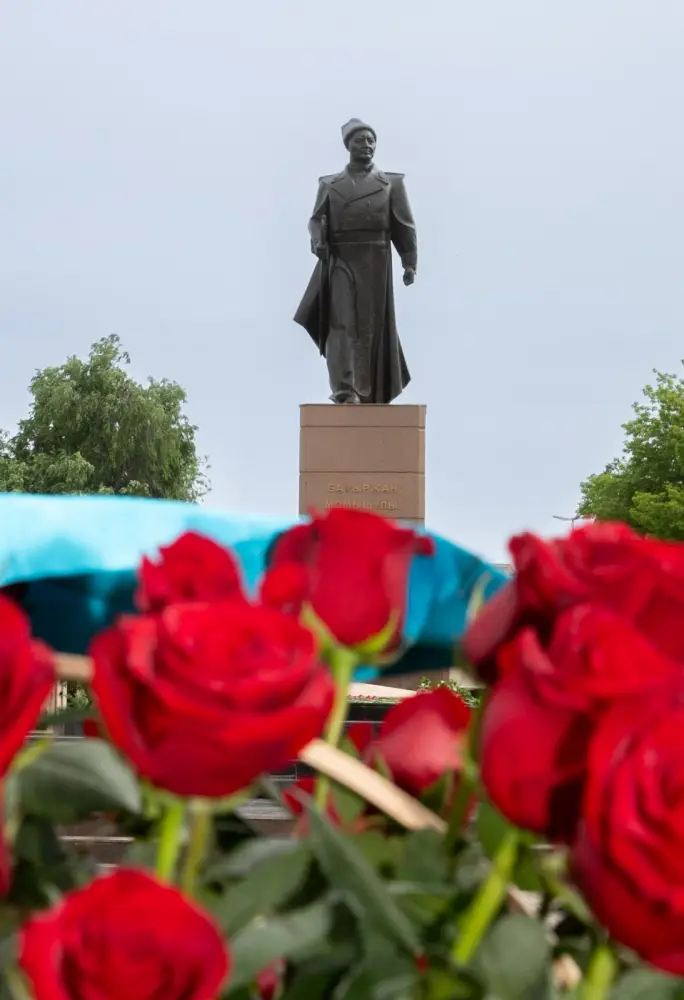 В Таразе прошла церемония в честь героев Великой Победы {city2}